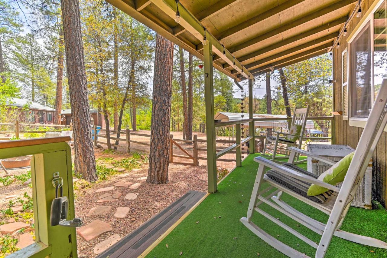 Pine Cabin In The Woods With Yard And Grill! Exterior photo
