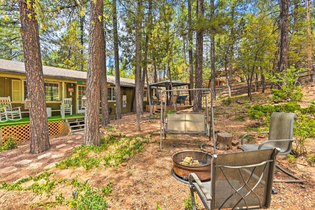 Pine Cabin In The Woods With Yard And Grill! Exterior photo