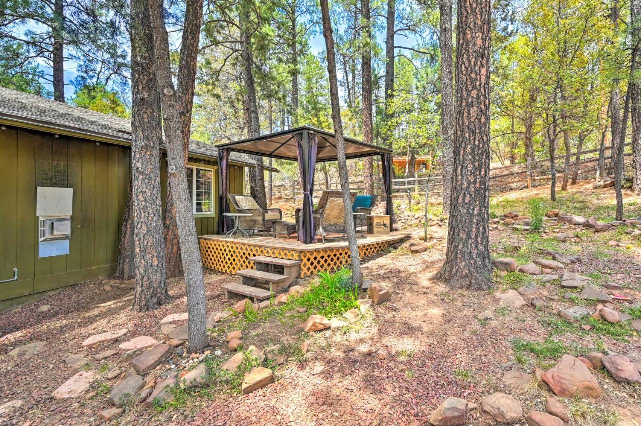 Pine Cabin In The Woods With Yard And Grill! Exterior photo