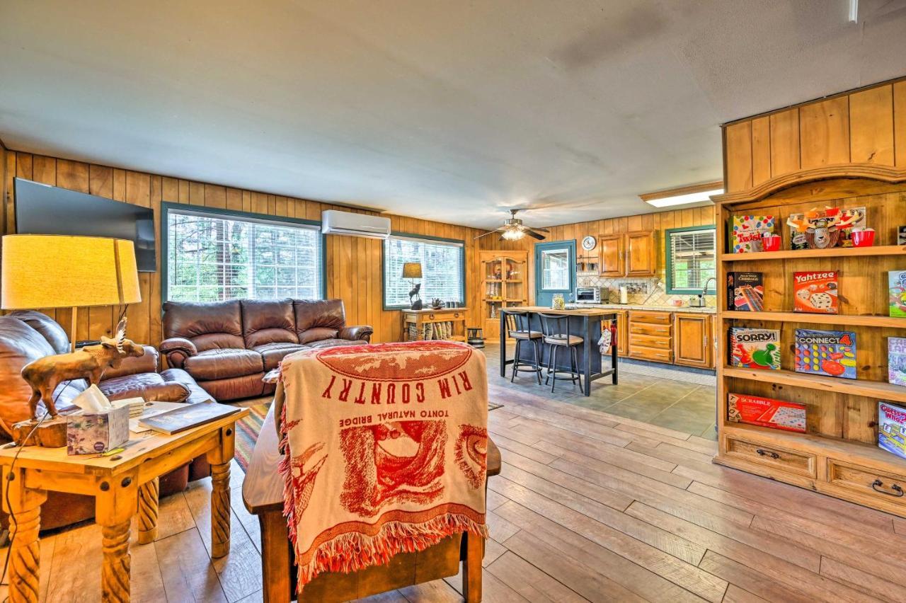 Pine Cabin In The Woods With Yard And Grill! Exterior photo