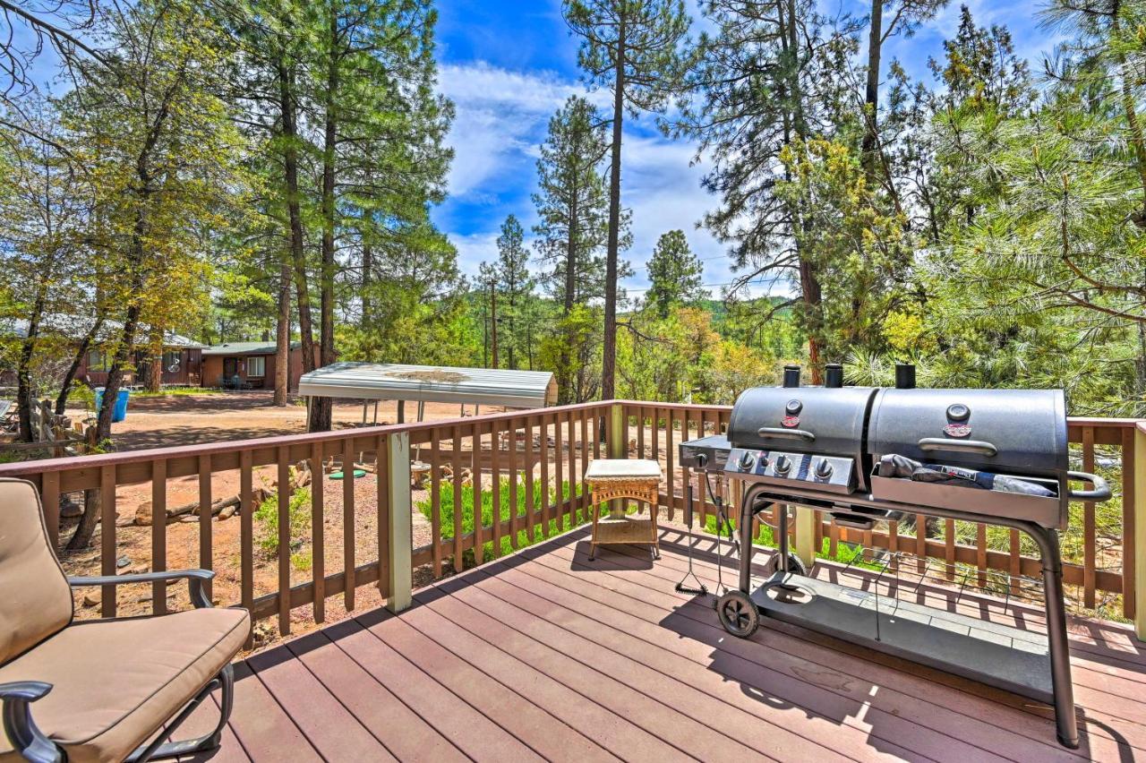Pine Cabin In The Woods With Yard And Grill! Exterior photo