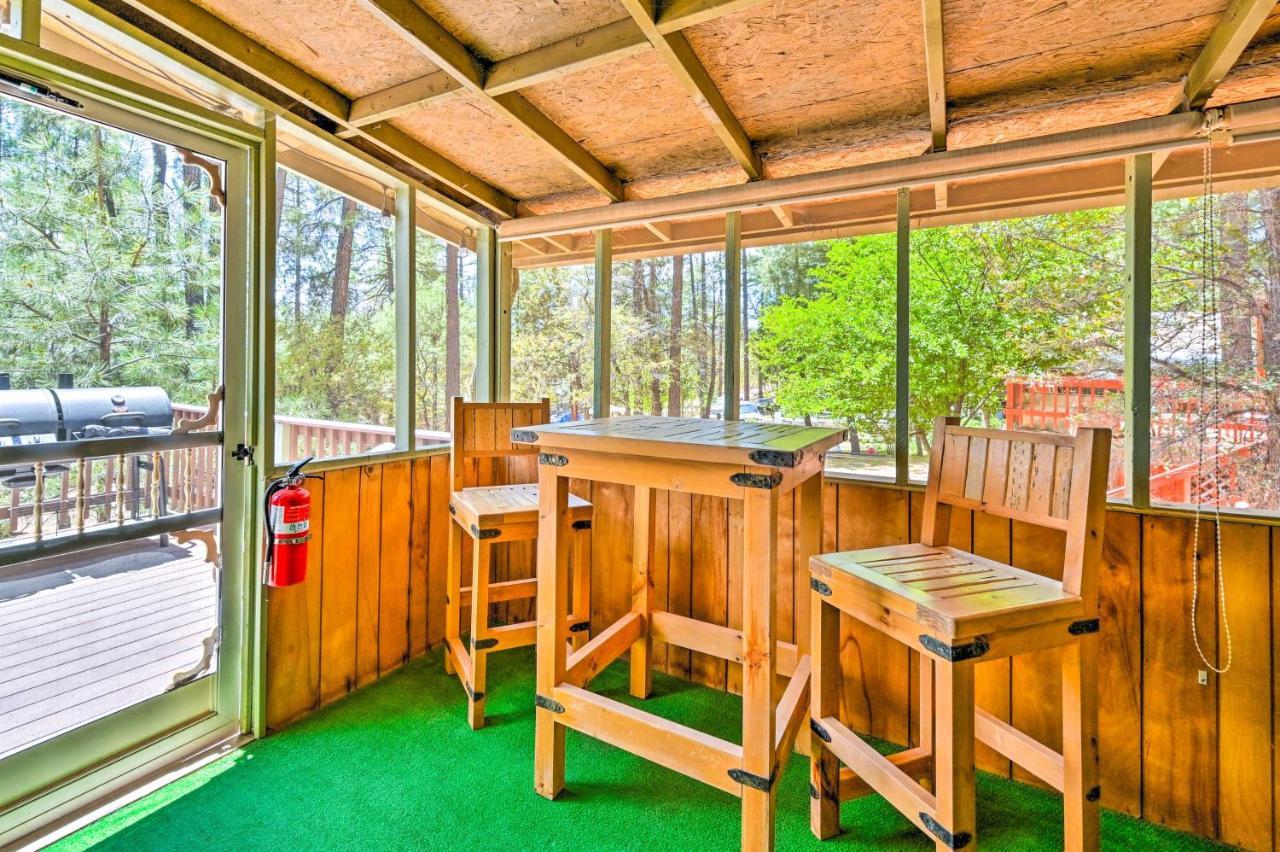 Pine Cabin In The Woods With Yard And Grill! Exterior photo