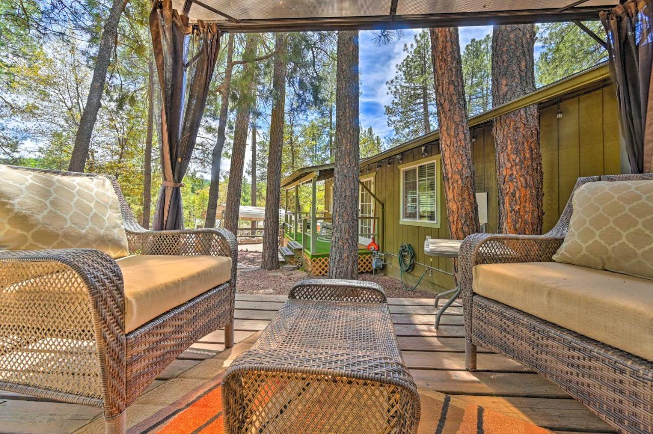 Pine Cabin In The Woods With Yard And Grill! Exterior photo