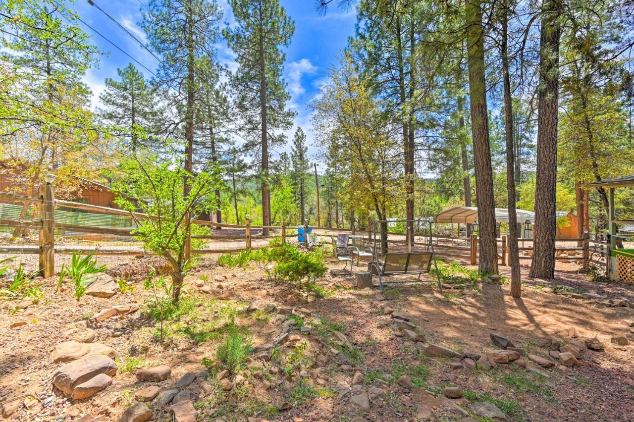 Pine Cabin In The Woods With Yard And Grill! Exterior photo