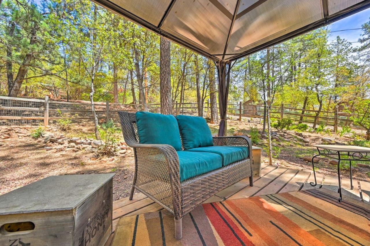 Pine Cabin In The Woods With Yard And Grill! Exterior photo