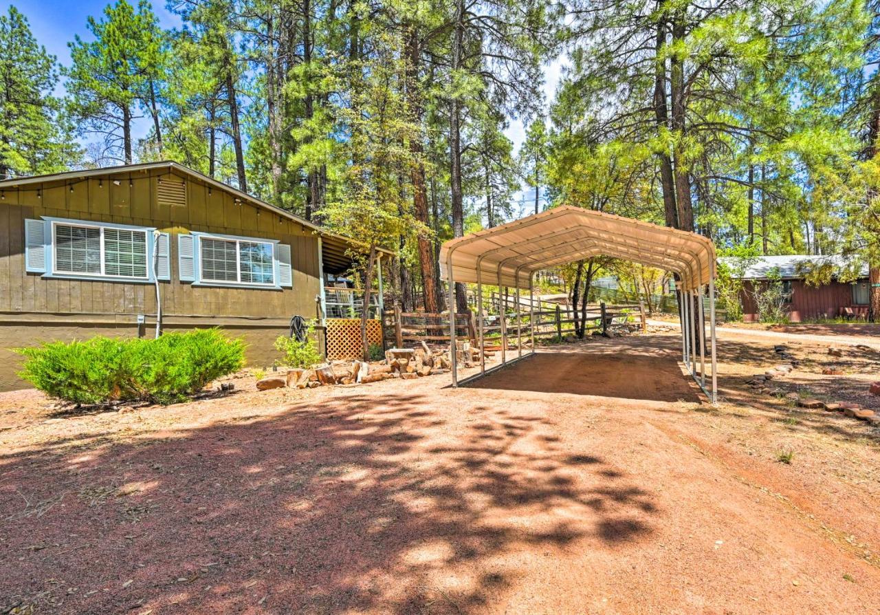 Pine Cabin In The Woods With Yard And Grill! Exterior photo